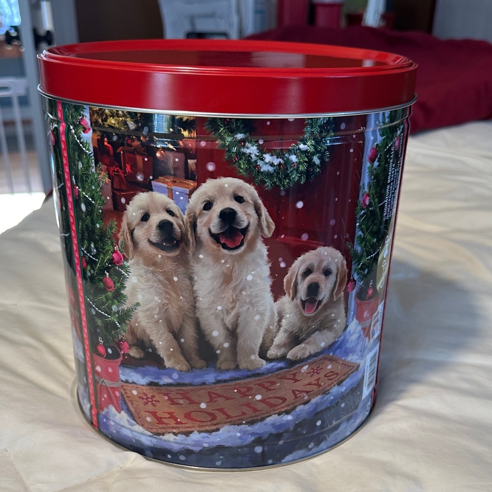 Christmas Popcorn Tin with Puppies, No Popcorn
